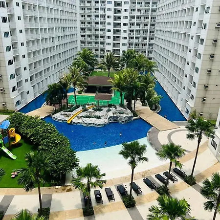 Condo Pool View By Puff Staycation